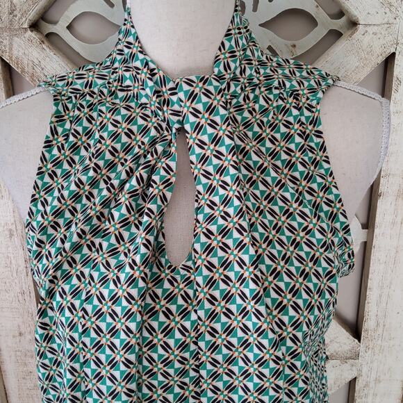 Maison D'Amelie Women's Sleeveless Tie V-Neck Top in Green Geo Print - Picture 7 of 13
